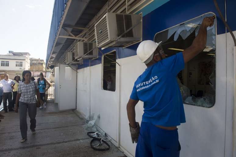 UPA foi atacada e teve vidros quebrados e equipamentos roubados