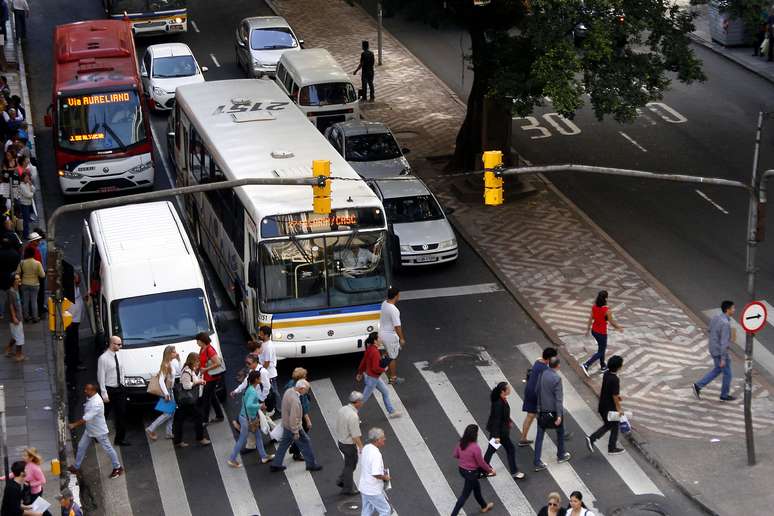 Mudança no tempo dos semáforos foi testada nesta terça-feira em Porto Alegre