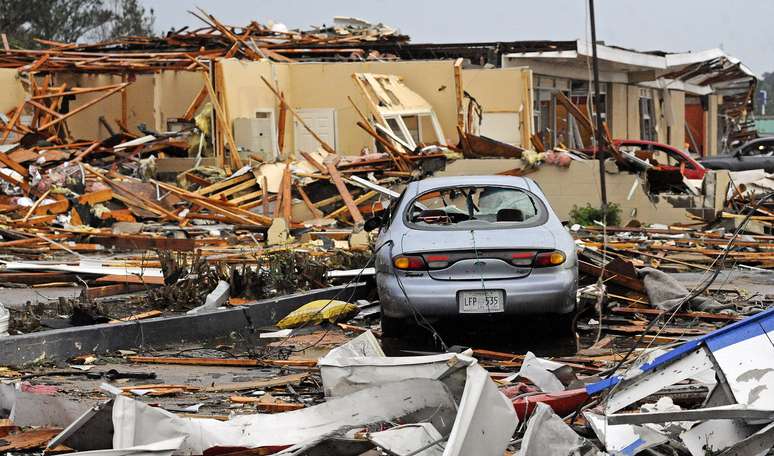 <p>Tornado que passou pelo Mississippi causou destruição generalizada</p>