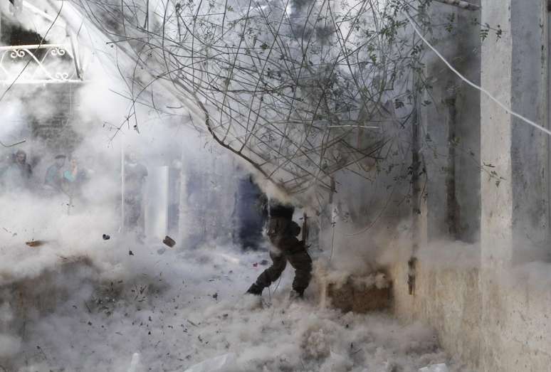 Imagem mostra parte antiga de Alleppo, na Síria, nesta segunda-feira; conflitos no país já duram 3 anos