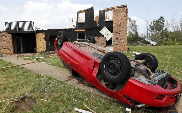 <p>Houve 27 mortes confirmadas relacionadas ao clima e mais 200 feridos em todo Arkansas e Mississippi</p>