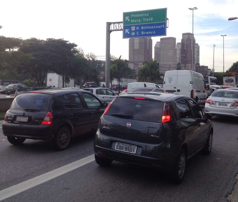 Trânsito na Marginal Pinheiros sentido Castello