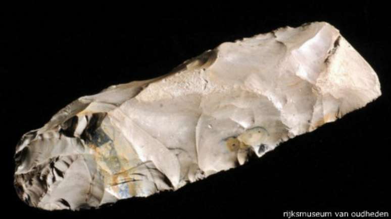 Este machado do período mesolítico foi encontrado no Mar do Norte por um pescador holandês em 1988