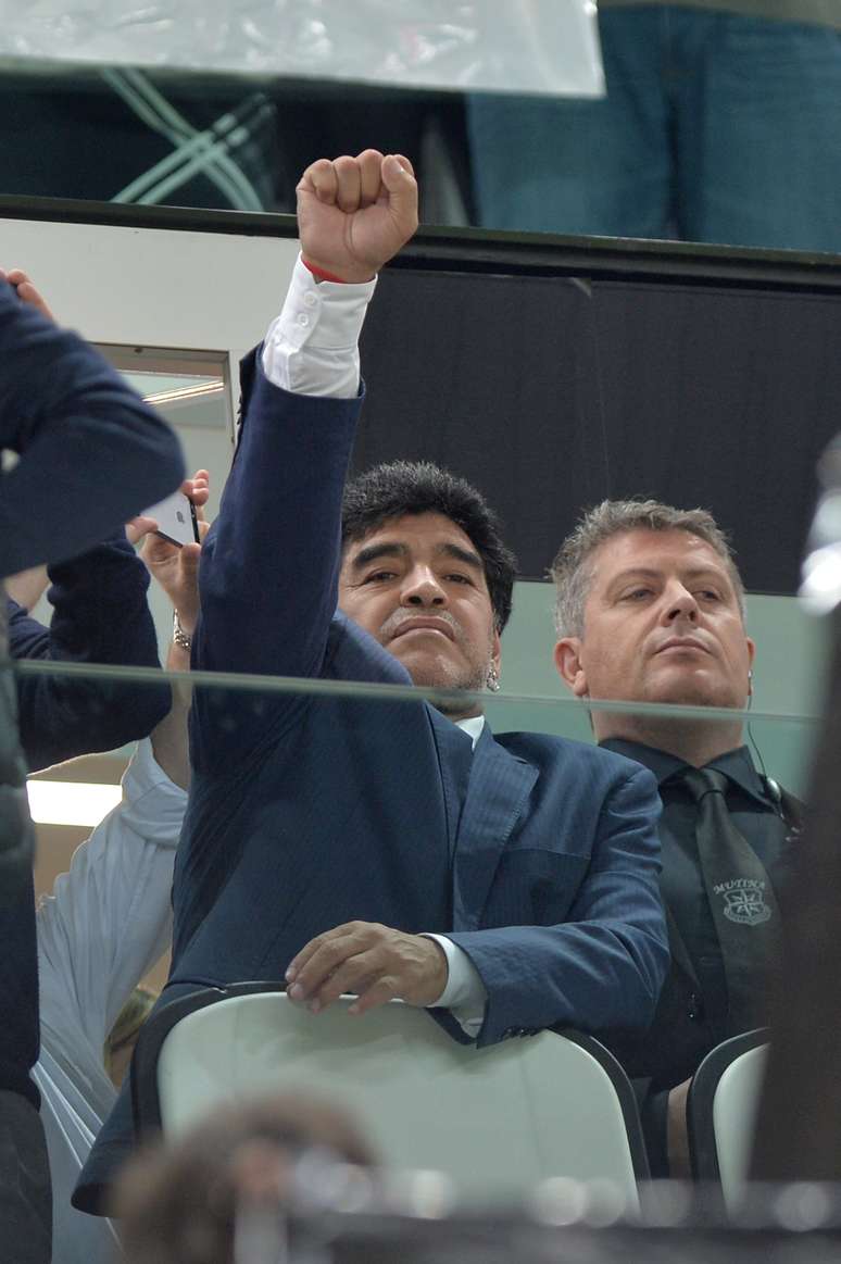 Maradona esteve presente em Turim para ver o amigo Tevez ser eliminado