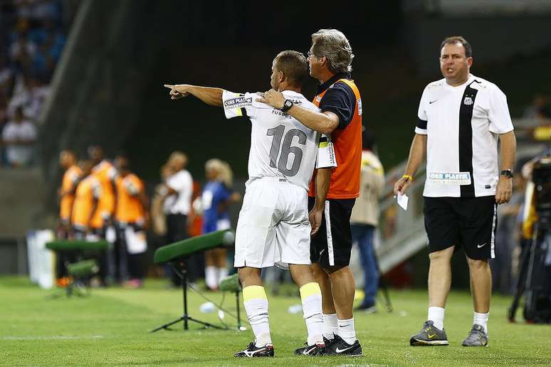 L&eacute;o pouco antes dos &uacute;ltimos minutos pelo Santos, diante do Mixto