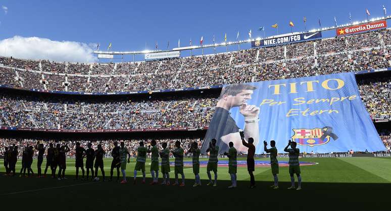 <p>Antes do jogo, torcida catalã homenageou o treinador Tito Vilanova, morto na semana passada</p>