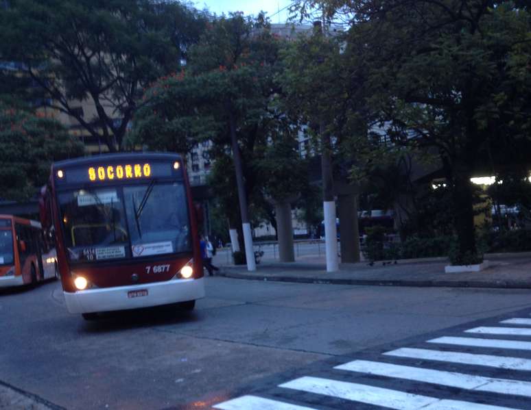 <p>São Paulo tem 60 ônibus articulados com ar-condicionado, mas Prefeitura quer acessório em toda a frota.</p>