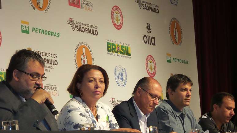 <p>A entrevista reuniu fundadores da parada e autoridades como a ministra da Secretaria de Direitos Humanos, Ideli Salvatti, o governador Geraldo Alckmin (PSDB), e o prefeito da capital, Fernando Haddad (PT)</p>