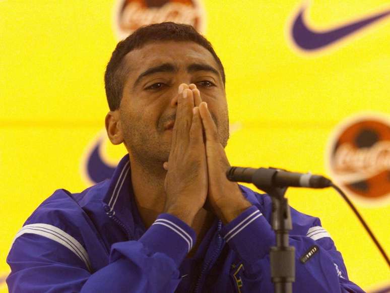 <p><strong>Convoca&ccedil;&atilde;o de 2002: Rom&aacute;rio (Vasco)</strong><br />Nunca houve tanto apelo&nbsp;da&nbsp;torcida pela presen&ccedil;a de um jogador na convoca&ccedil;&atilde;o. Rom&aacute;rio tinha perdido a Copa de 1998 por les&atilde;o e era a grande esperan&ccedil;a para recuperar uma&nbsp;Sele&ccedil;&atilde;o em baixa, mas Felip&atilde;o o descartou e conquistou o penta</p>