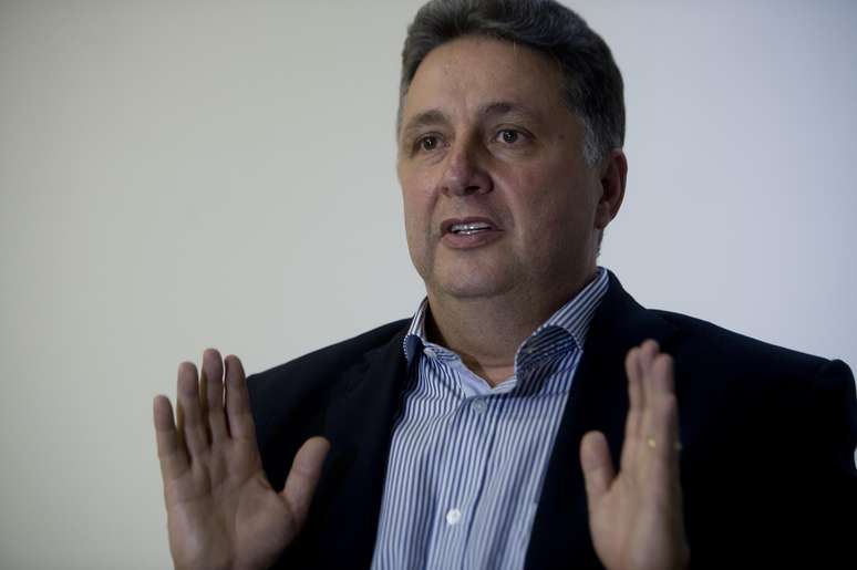 <p>O defputado federal&nbsp;Anthony Garotinho (PR-RJ) pelo crime de difama&ccedil;&atilde;o e cal&uacute;nia. A a&ccedil;&atilde;o foi movida por Giuliano GIacomo, um dos s&oacute;cios da empresa GMF, que tem contratos com a Companhia Estadual de &Aacute;guas e Esgotos (Cedae) do Rio de Janeiro</p>