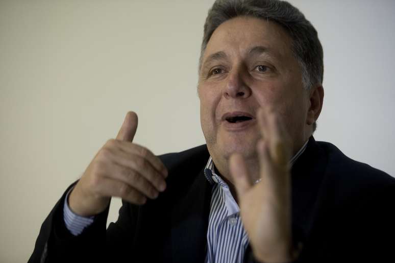 Sobre a disputa pol&iacute;cia com Cabral e sua transfer&ecirc;ncia de capital eleitoral para Pez&atilde;o: "Cabral hoje n&atilde;o tem votos para transferir para ningu&eacute;m."