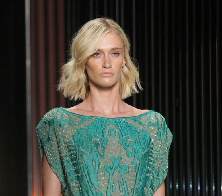 Renata Kuerten aposta no corte deixando os fios com o volume mais natural, tend&ecirc;ncia que veio para ficar 