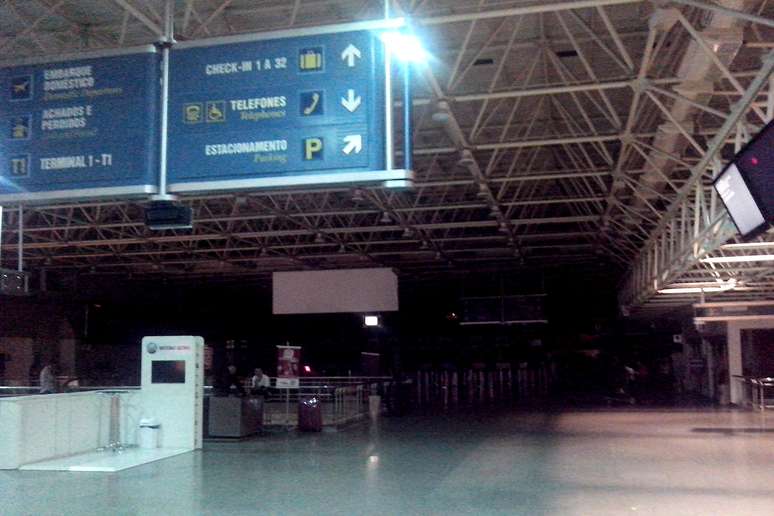 <p>O aeropoto do Gale&atilde;o, no Rio de Janeiro ficou 15 minutos sem luz na Sexta-feira Santa, em abril</p>