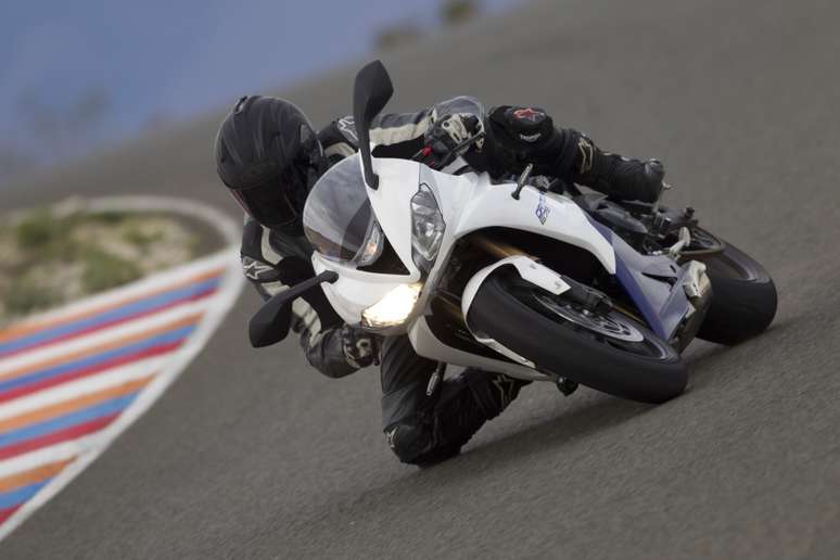 Segundo a empresa, entre as mudanças está a suspensão dianteira com garfos invertidos de 41 milímetros