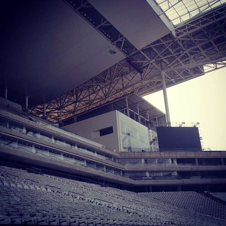 Telão é instalado na Arena Corinthians