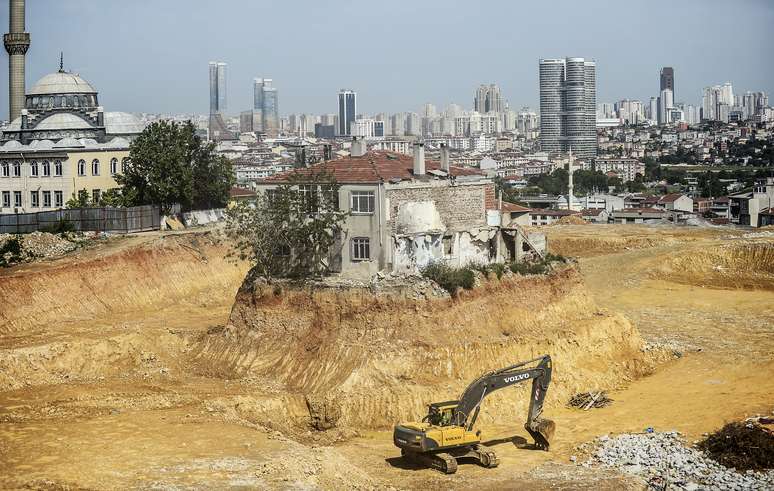 Proprietário se recusou a vender casa para demolição