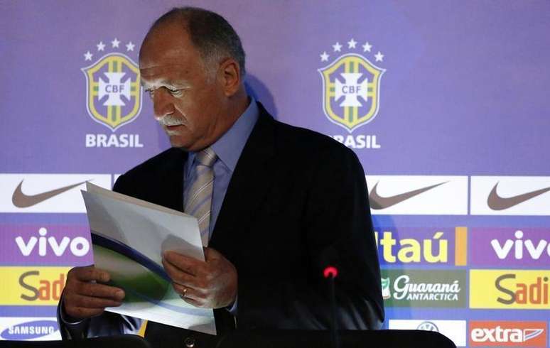 O técnico Luiz Felipe Scolari chega com lista de jogadores para convocação do Brasil para a Copa do Mundo de 2014, nesta quarta-feira, no Rio de Janeiro.