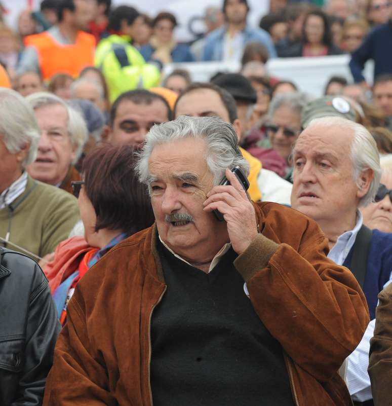 <p>Presidente do Uruguai, José Mujica fala durante encontro organizado pelo Sindicato dos Trabalhadores, em 1 de maio, na Praça Montevidéu</p>