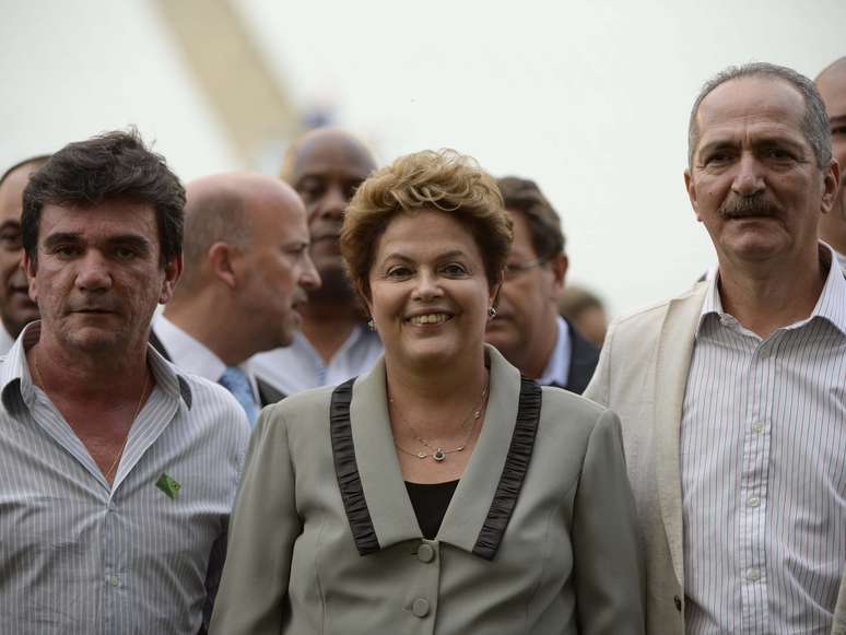 Dilma faz visita acompanhada de Andrés Sanchez e Aldo Rebelo