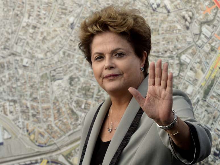 <p><strong>DILMA ROUSSEFF</strong> "Acredito que ela se dedica muito ao trabalho, mas não tem capacidade política para manejar o Congresso ou para falar com o País"</p>