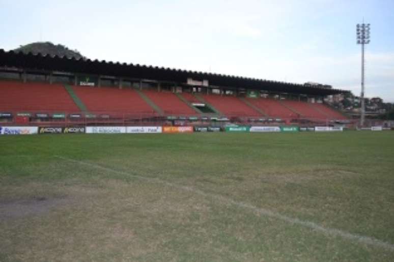 Estádio Engenheiro Araripe possui capacidade para oito mil torcedores