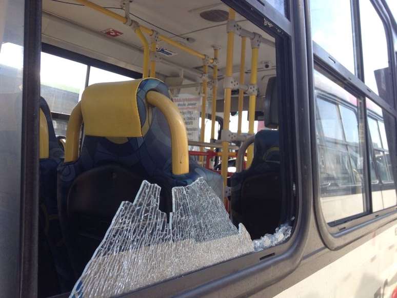 Ônibus foram depredados em diversas garagens do Rio de Janeiro