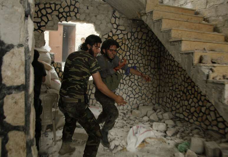 Rebeldes sírios explodiram um hotel usado pelas forças do presidente Bashar al-Assad na cidade de Aleppo