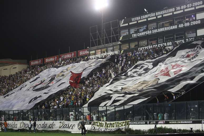 <p>Torcida do Vasco pode assistir à partida contra ABC no Maracanã</p>