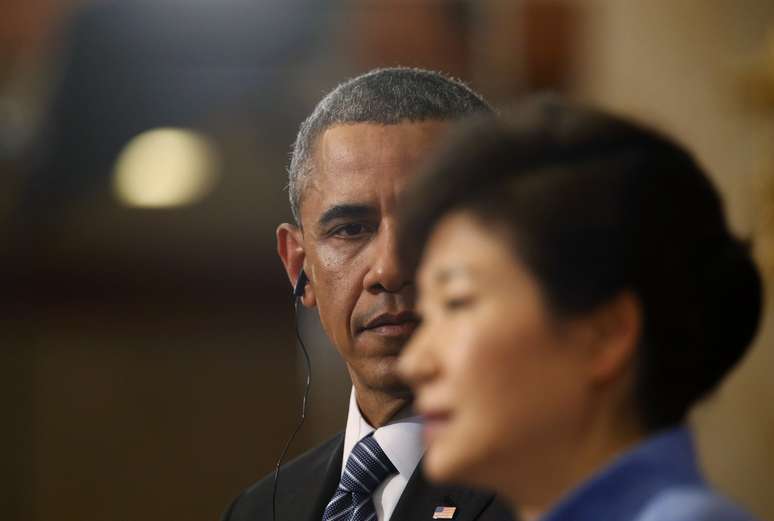 <p>Presidente da Coreia do Sul, Park Geun-hye, é vista sob o olhar de Barack Obama; ela também foi insultada pela mídia norte-coreana </p>