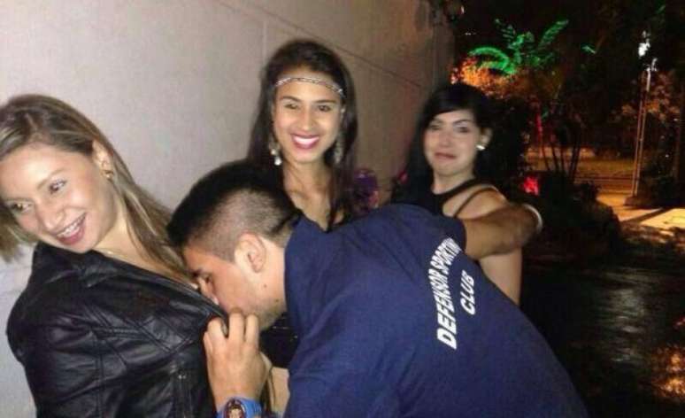 Atletas j&aacute; teriam sido punidos pelo clube por festa