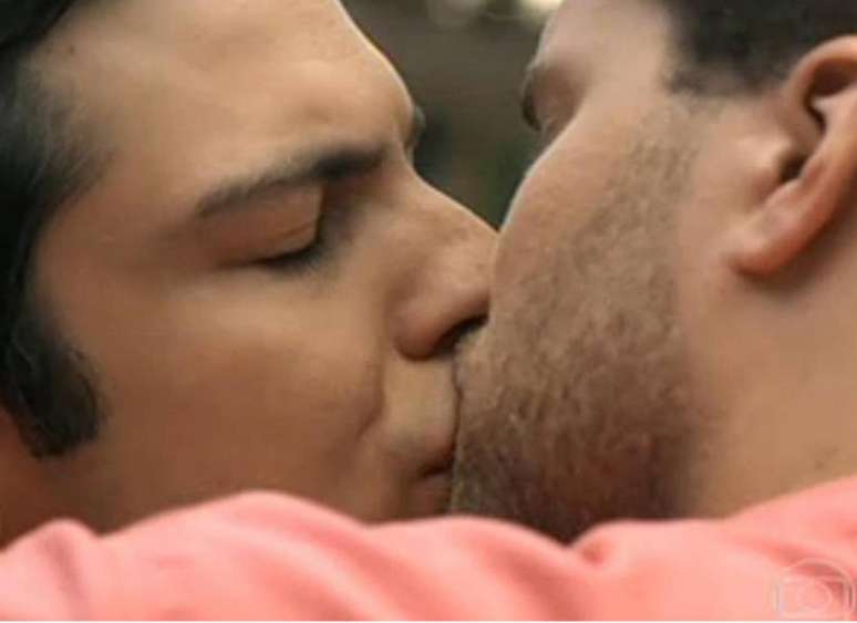<p>Personagens de Thiago Fragoso e Mateus Solano se beijaram na novela &#39;Amor &agrave; Vida&#39;, da TV Globo</p>
