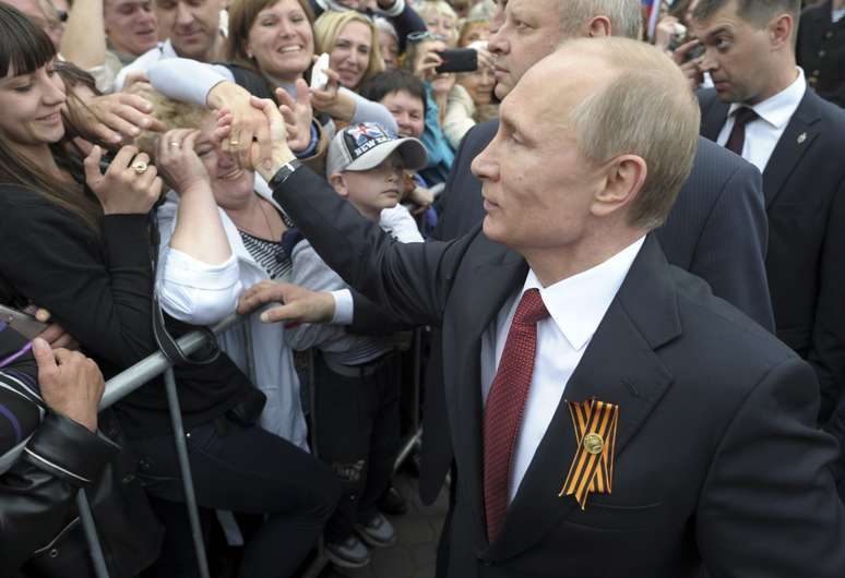 <p>Putin viajou para a região após participar do tradicional evento do Dia da Vitória, em Moscou, que marca o aniversário da vitória soviética sobre a Alemanha nazista, durante a Segunda Guerra Mundial</p>