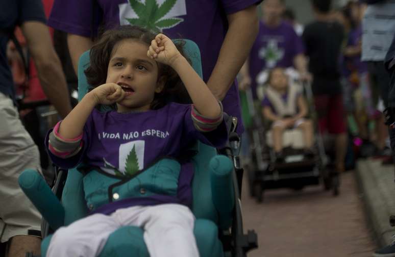 <p>Crianças marcaram presença na marcha pela liberação da maconha</p>