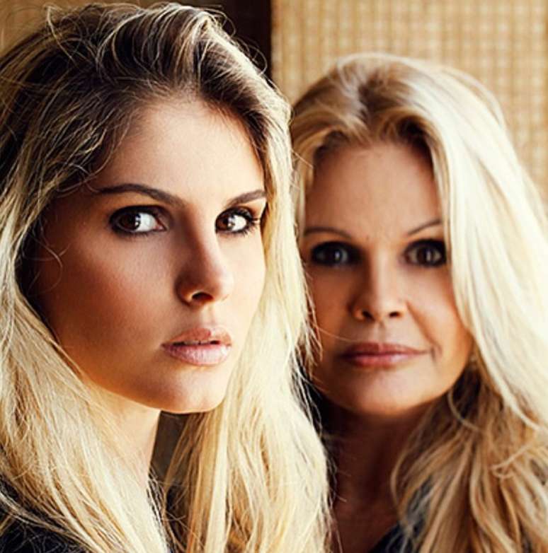 <p>"Guerreira", disse Bárbara ao publicar foto com a mãe Monique Evans</p>