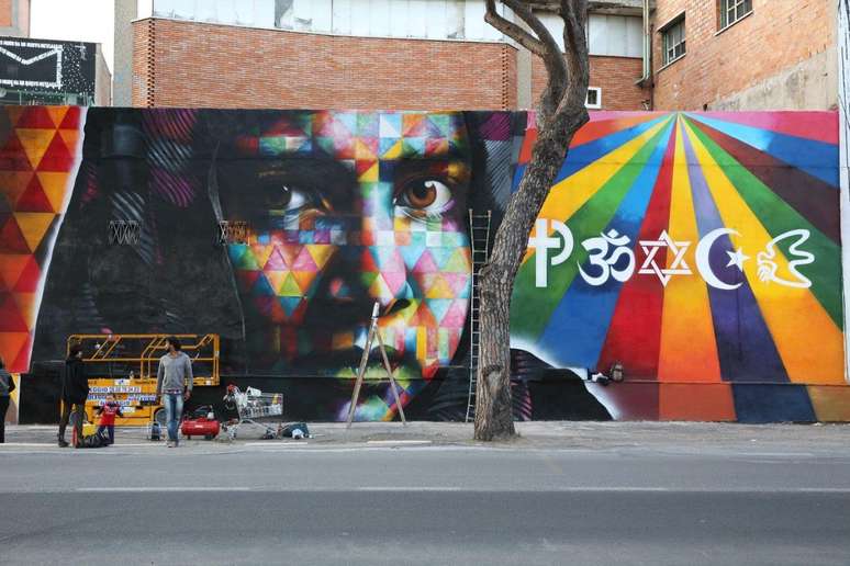 Eduardo Kobra inaugura mural em Roma 