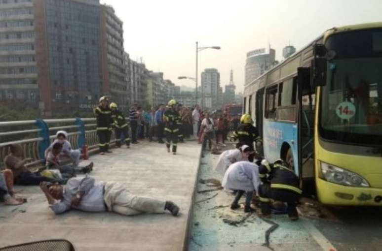 <p>Explosão teria matado uma pessoa e ferido várias</p>