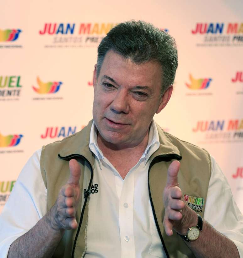 <p>O presidente da Col&ocirc;mbia, Juan Manuel Santos, participa de entrevista em Villavicencio, em 6 de maio. Ele prometeu &quot;dar a vida&quot;&nbsp;para trazer&nbsp;paz para a Col&ocirc;mbia, mas disse que se n&atilde;o for eleito, as&nbsp;negocia&ccedil;&otilde;es com as&nbsp;Farc poder&atilde;o entrar em colapso</p>