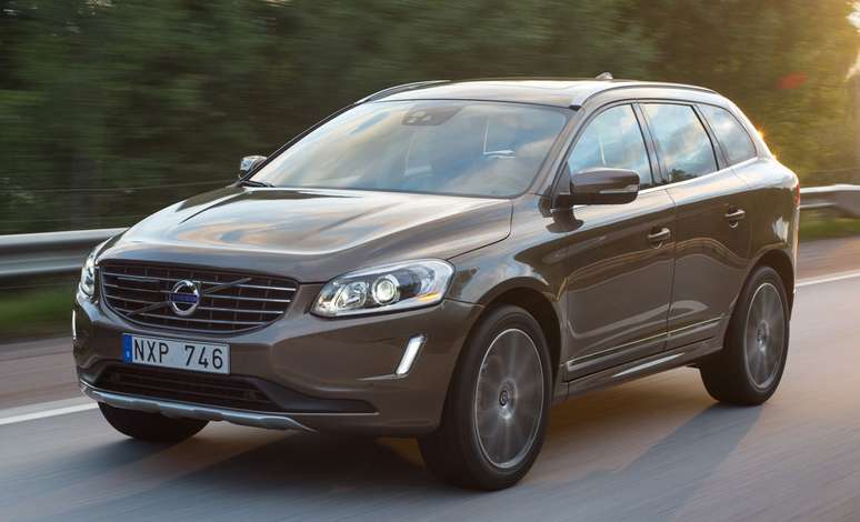 <p>O XC60 acelera a 100 km/h em 7s2 com novo motor e transmissão de oito velocidades</p>