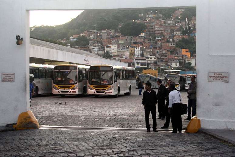 Os rodoviários do Rio de Janeiro começaram a paralisação a partir da meia-noite desta terça-feira
