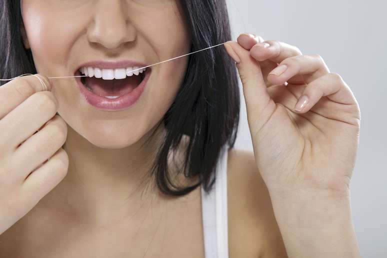 <p>El hilo dental fue inventado en 1815 por un dentista de New Orleans</p>