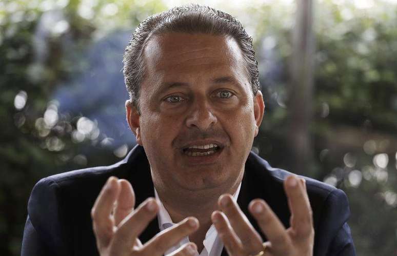 <p>Pré-candidato à Presidência Eduardo Campos (PSB-PE) durante entrevista à Reuters, em São Paulo. elevou nesta terça-feira o tom contra a administração da presidente Dilma Rousseff, que é pré-candidata à reeleição, dizendo é preciso trocar o atual governo que tem gente incompetente e prometeu criar um conselho de responsabilidade fiscal</p>