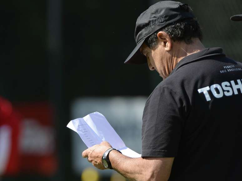 <p>T&eacute;cnico do S&atilde;o Paulo tamb&eacute;m n&atilde;o descartou assumir o Brasil em caso de demiss&atilde;o de Luiz Felipe Scolari</p>