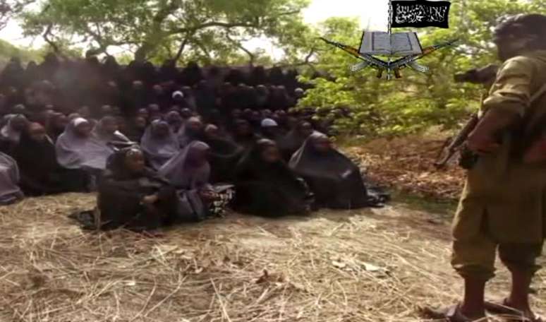 <p>No vídeo divulgado na segunda-feira, líder do Boko Haram exige a libertação dos "irmãos" combatentes das prisões nigerianas em troca da liberdade das adolescentes</p>