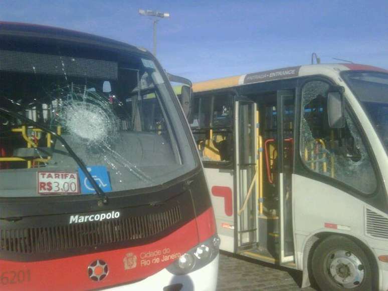 Ônibus foram depredados ainda na garagem durante a greve