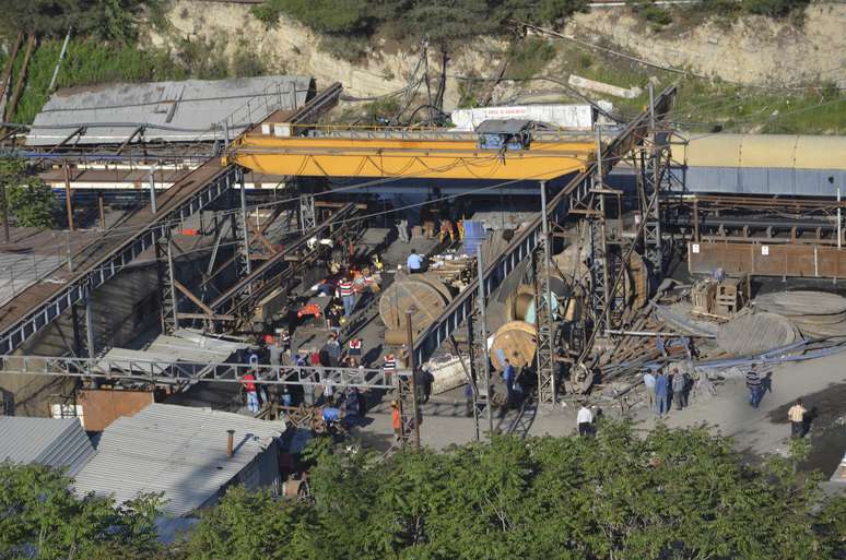 <p>Imagem mostra uma visão geral da mina de carvão onde os mineiros estão presos, na Turquia</p>