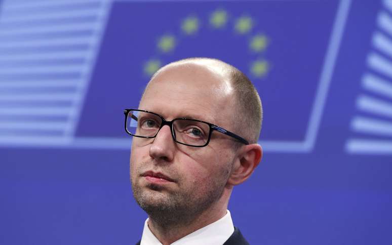 <p>Primeiro-ministro da Ucrânia, Arseniy Yatsenyuk (foto), apoiou negociações internacionais na tentativa de solucionar a crise no país</p>