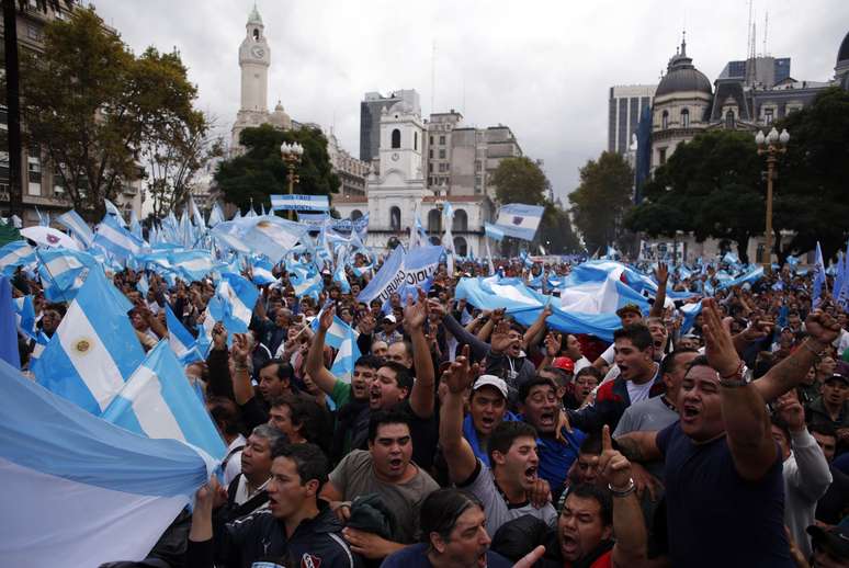 <p>L&iacute;deres sindicais organizaram o protesto contra a inseguran&ccedil;a e&nbsp;a alta infla&ccedil;&atilde;o</p>