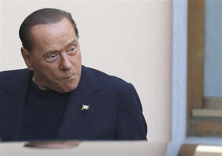 <p>Berlusconi tamb&eacute;m recuperar&aacute; sua liberdade de movimento, que estava restrita, podendo voltar &agrave; pol&iacute;tica nacional</p>