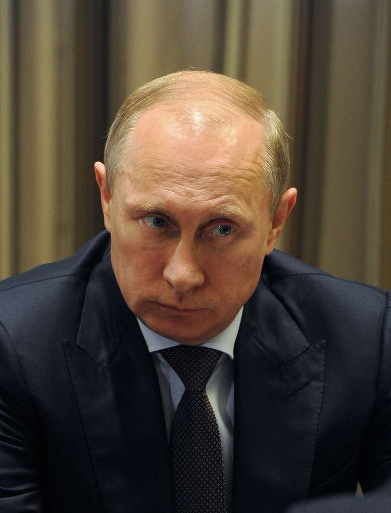 <p>O presidente russo, Vladimir Putin (foto), foi convidado para uma covnersa com o recém-eleito presidente ucraniano</p>