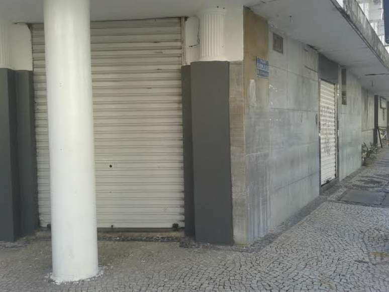 <p>Diversos arrastões que ocorreram na região metropolitana do Recife durante a greve de policiais militares fez com que diversos lojistas fechassem as portas nesta quinta-feira</p>